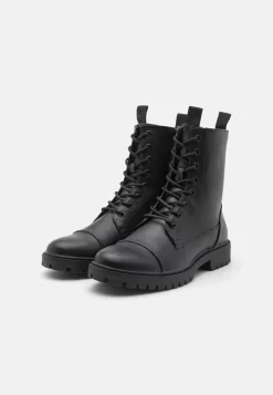 Pier One Unisex - Veterboots - Black 7 Pier One Unisex - Veterboots - Black -Pier One 016b048d3f084f38b05ae0c8100f2783 scaled