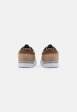Pier One Unisex - Sneakers Laag - Brown -Pier One 0667ac52398a4cb28ca9239f7e349af9 scaled