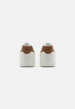 Pier One Sneakers Laag - White 8 Pier One Sneakers Laag - White -Pier One 0d68a4c32b96494b83f0888dc073cae5 scaled