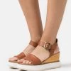 Pier One Leather - Sandalen Met Plateauzool - Cognac