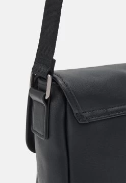 Pier One Unisex - Schoudertas - Black -Pier One 3675c8ea1f324a1d83ec42e8c3192653