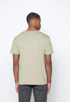 Pier One Moon Scene Graphic T-Shirt - T-Shirt Print - Olive 12 Pier One Moon Scene Graphic T-Shirt - T-Shirt Print - Olive -Pier One 36dcc28cb96f431a920960da342fa0ce