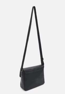 Pier One -Pier One 3bce35c13e3842538d03bc7488ea4f27