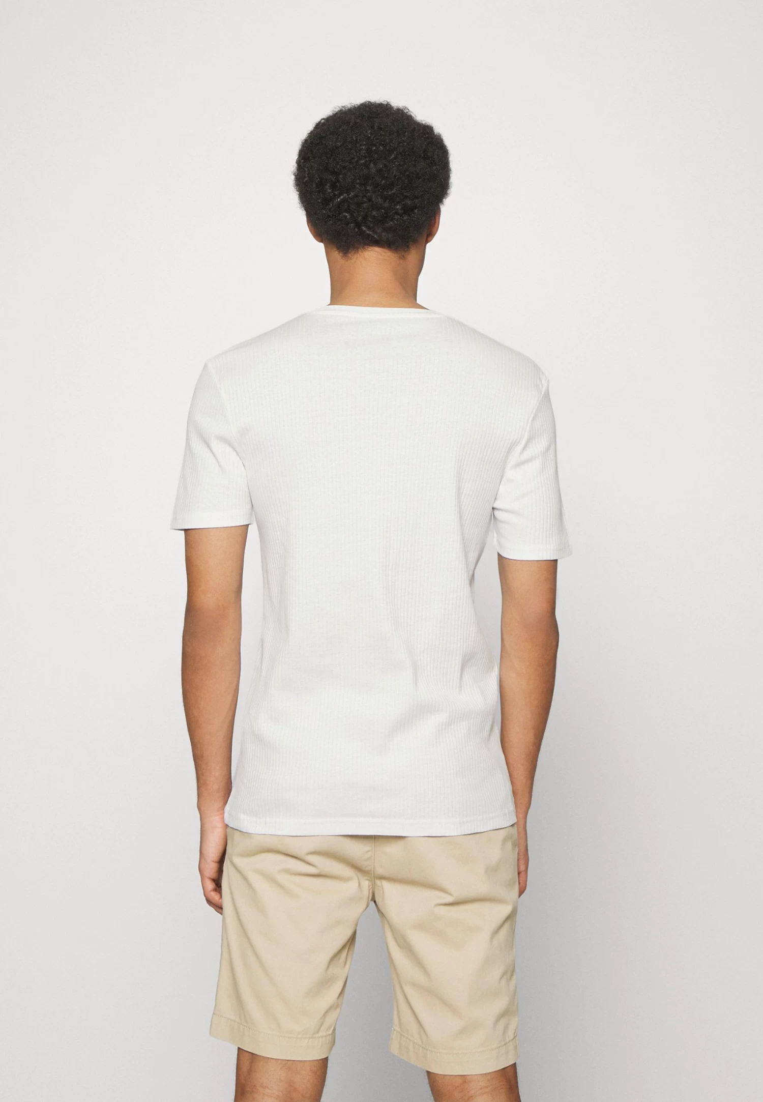 Pier One Slim Fit Ribbed T-Shirt 2 Pack - T-Shirt Basic - White/Black 3 Pier One Slim Fit Ribbed T-Shirt 2 Pack - T-Shirt Basic - White/Black - Afbeelding 3