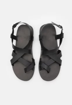 Pier One Teensandalen - Black -Pier One 6818b30d26474e658a275654bdec1e84 scaled