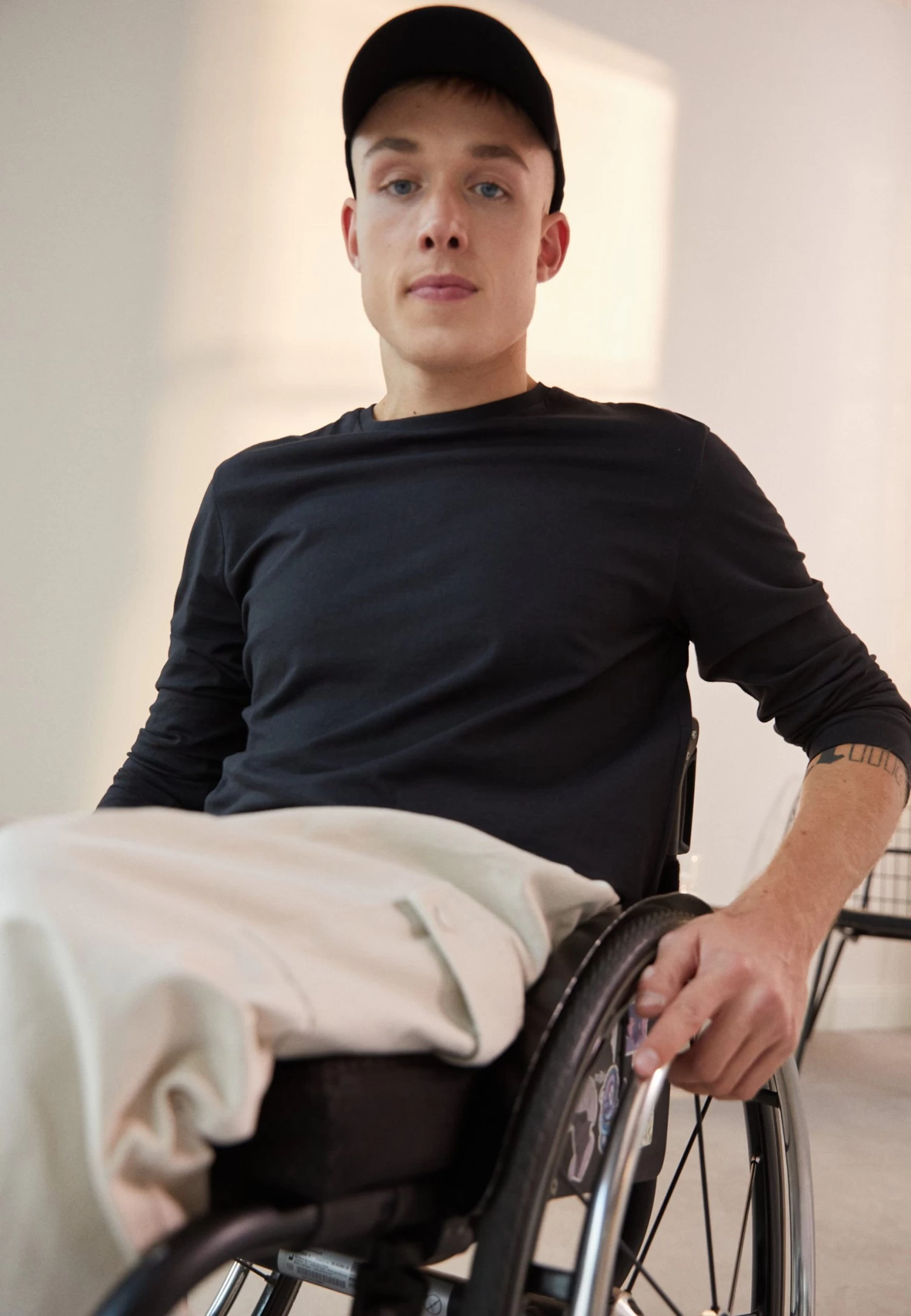 Pier One Longsleeve - Black 1 Pier One Longsleeve - Black