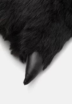 Pier One Pantoffels - Black -Pier One 796914552fcb4fcaac1e33068a36c27f scaled