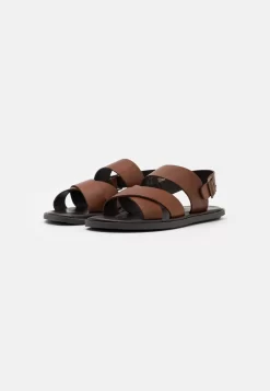 Pier One Unisex - Sandalen - Cognac -Pier One 93d59b6c78964396a0134fb24776a5f7 scaled